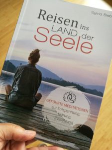 Buch mit dem Titel Reisen ins Land der Seele