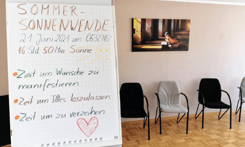 Seminarraum mit Flipchart