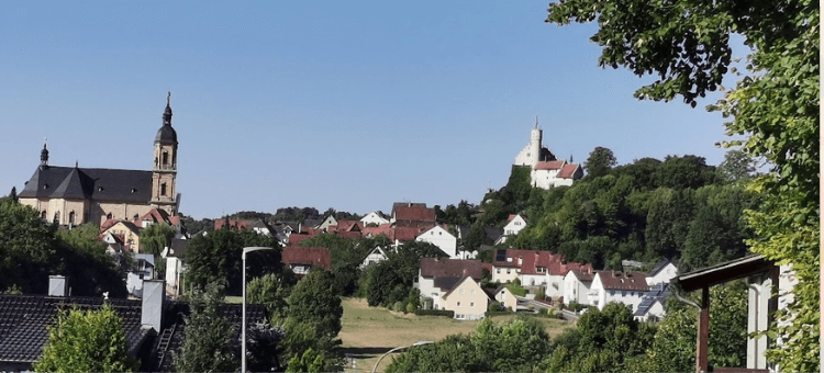 Basilika links, Schloss Gößweinstein rechts