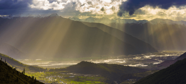 Der weise Alte - zwei Berge mit Sonneneinfall in China