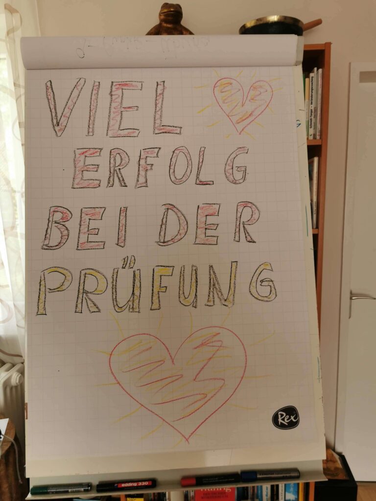 Viel Erfolg bei der Bewusstseinscoach Prüfung steht auf einer Flipchart 